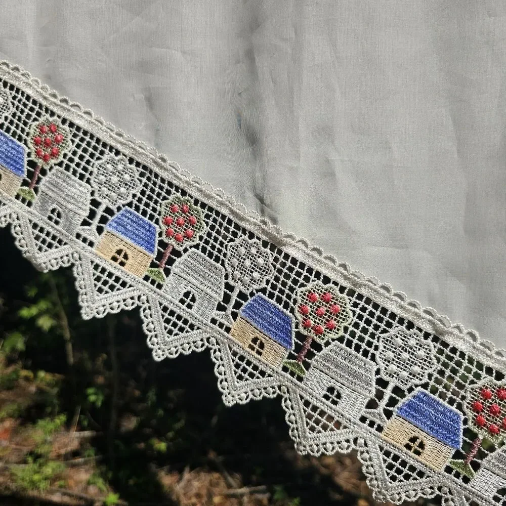Vintage-Style White Cottage Themed Crochet Trim Cafe Curtains 2 Panels